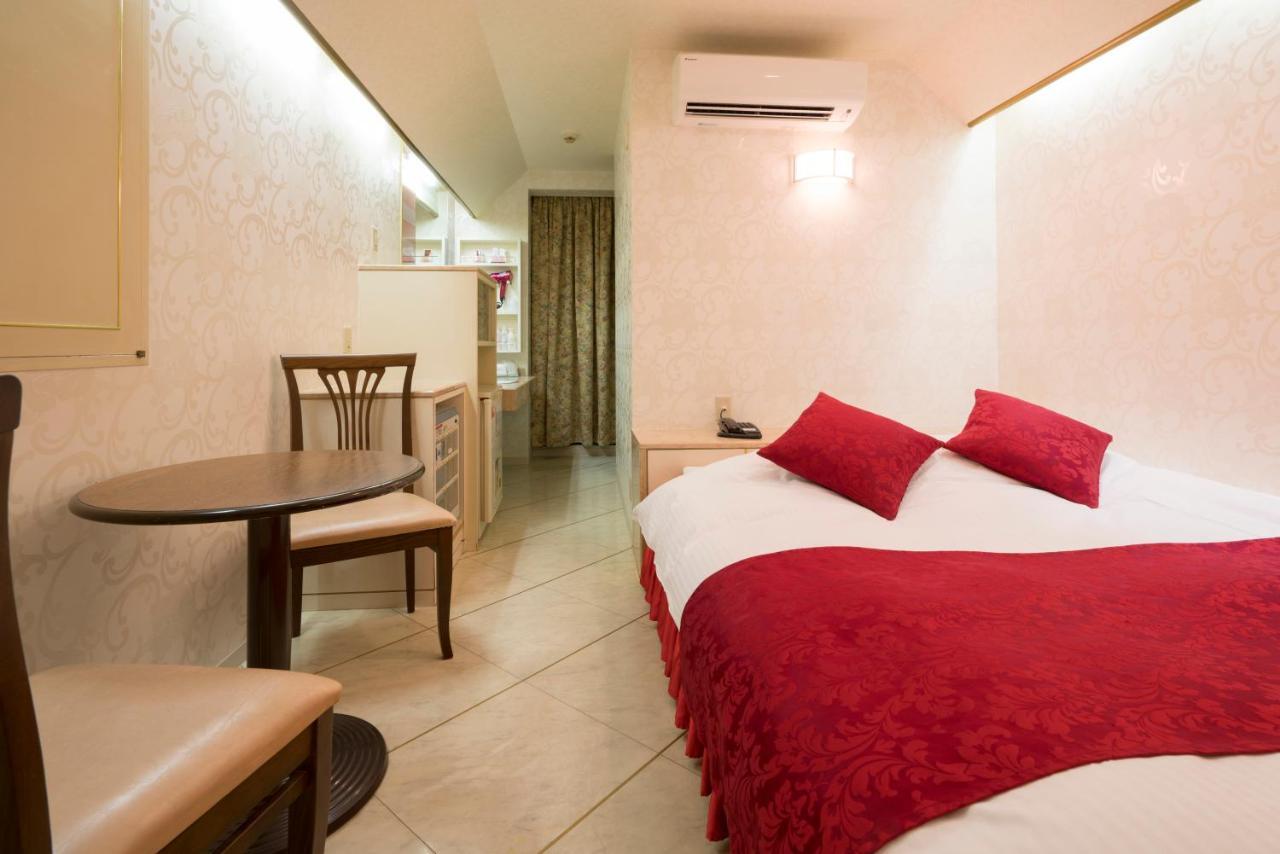 Love hôtel Route One
